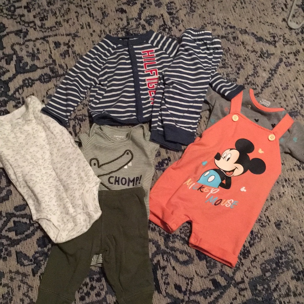 Lot (3) Outfits DISNEY BABY, CARTER’S & TOMMY HILFIGER 3-6M